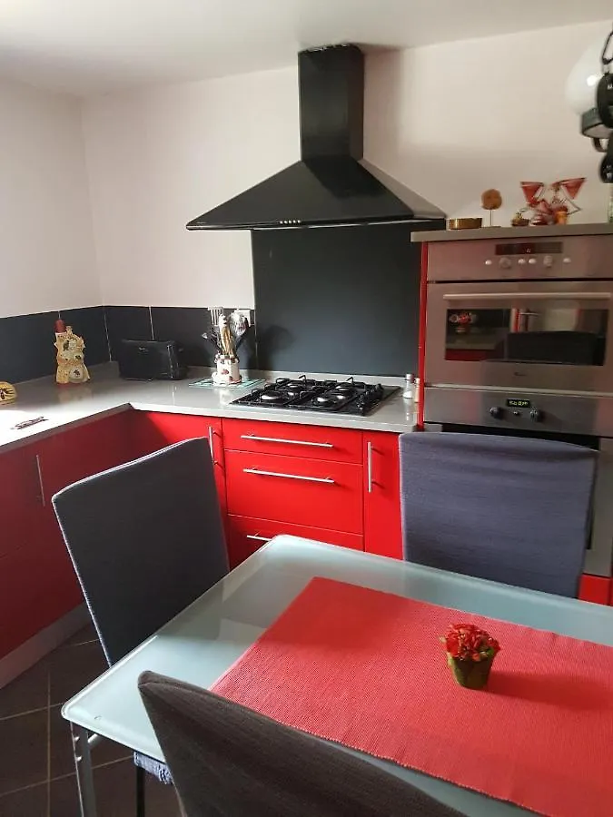 아파트 Appartement Spacieux Avec Piscine Partagee A Maurens 120 M² 프랑스