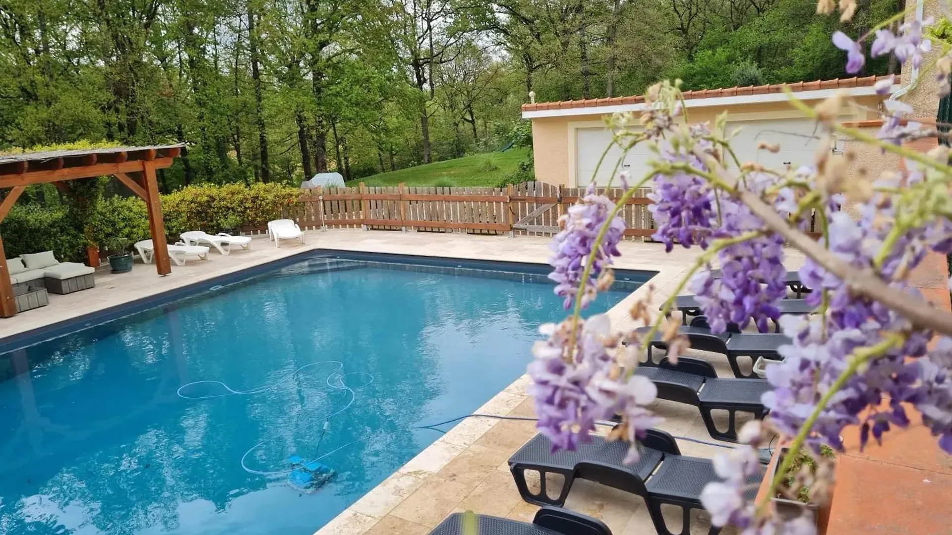 아파트 Appartement Spacieux Avec Piscine Partagee A Maurens 120 M² 프랑스