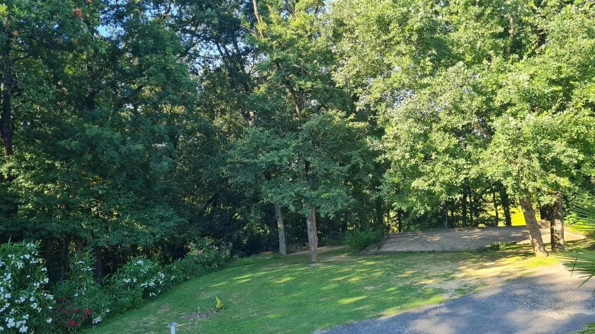 아파트 Appartement Spacieux Avec Piscine Partagee A Maurens 120 M²