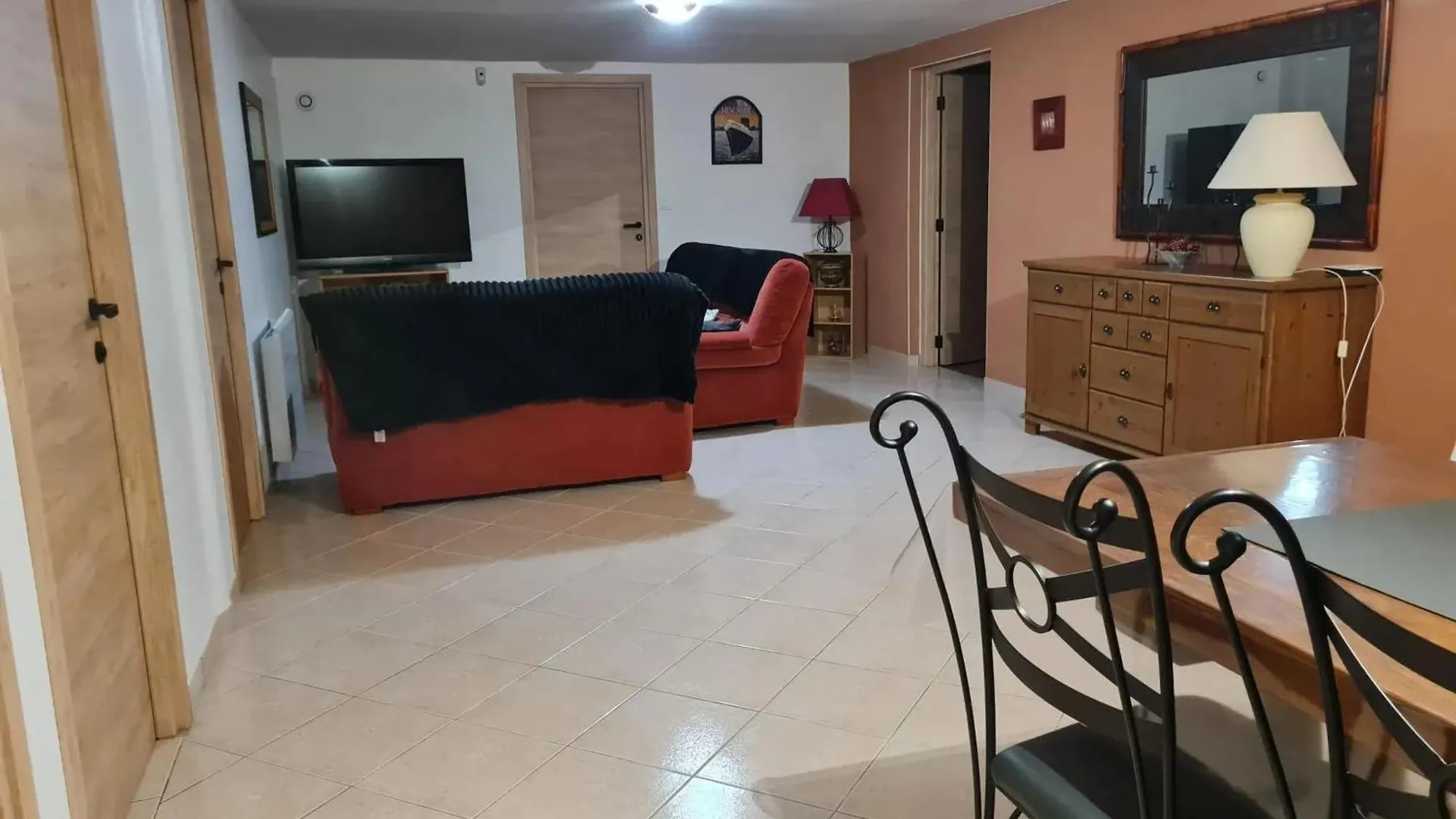 아파트 Appartement Spacieux Avec Piscine Partagee A Maurens 120 M²